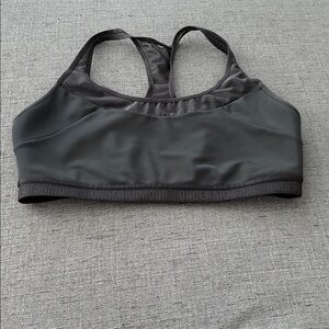 Under Armour Sports Bra Size Medium